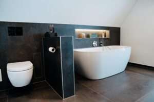 Badsanierung Lüdenscheid, Fliesenleger Märkischer Kreis, Trockenbau Lüdenscheid, Renovierung aus einer Hand, Badezimmer modernisieren in 2 Wochen, Schwitalla, Ausbau, Fliesen